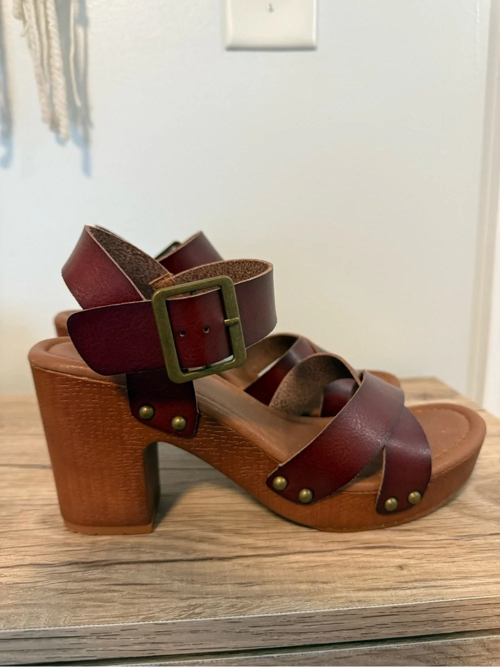 Cushionaire Classic Brown Platform Sandals with Ankle Strap